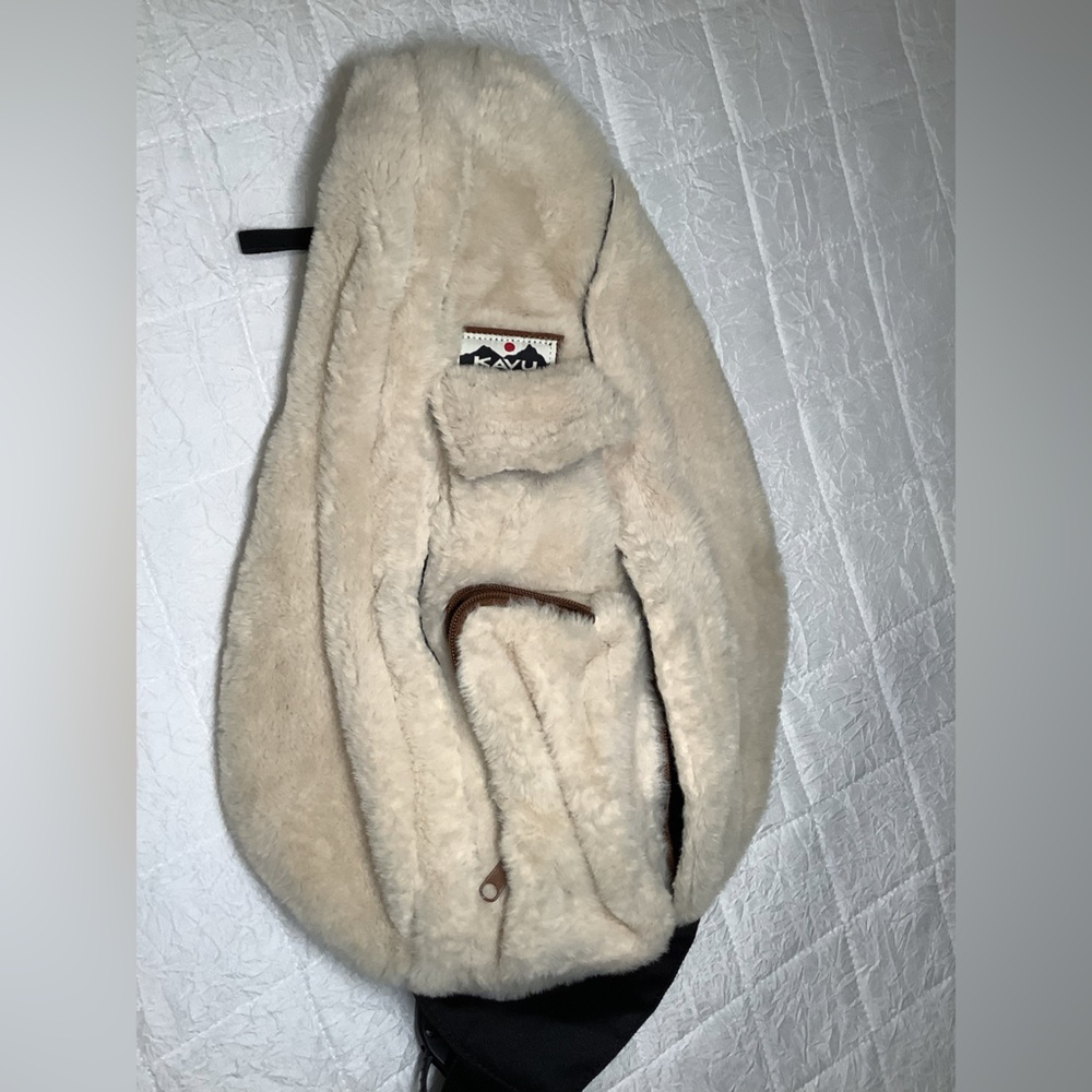 Kavu Sling Shearling material